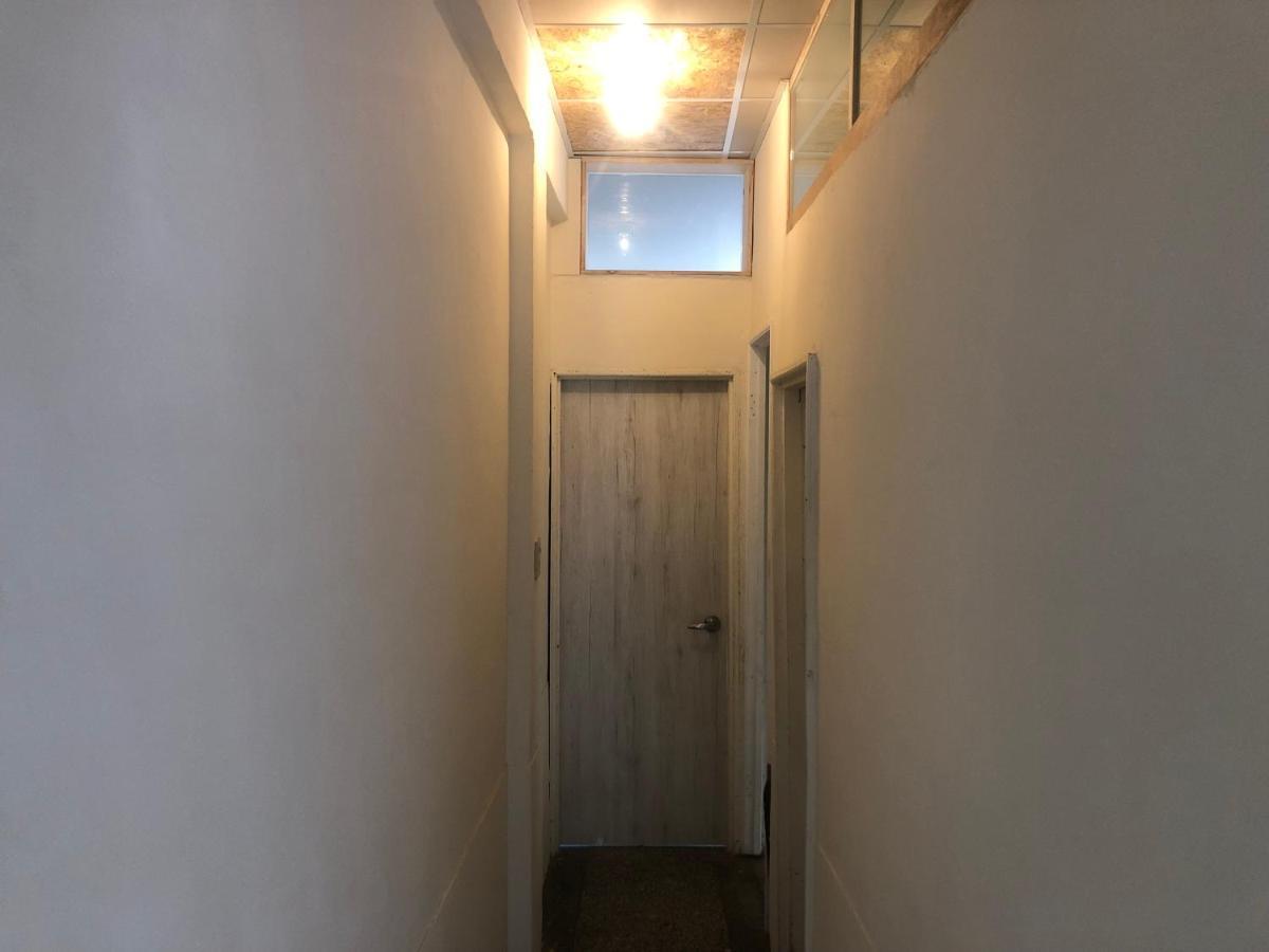 Simple Walk Guest House 小公寓 Tainan Exteriör bild
