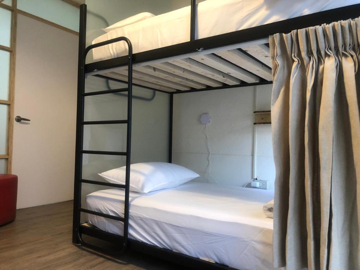 Simple Walk Guest House 小公寓 Tainan Exteriör bild