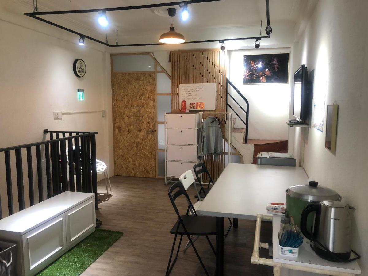 Simple Walk Guest House 小公寓 Tainan Exteriör bild